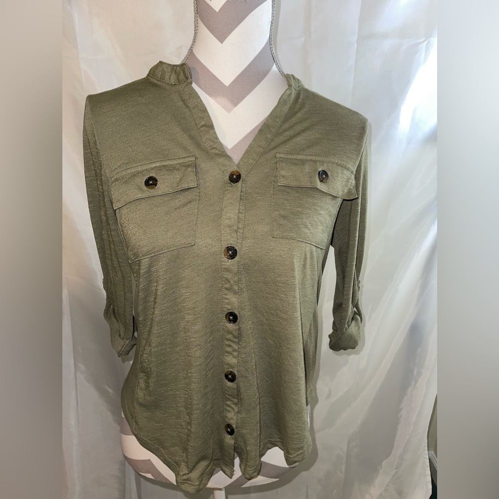 Women’s button down blouse 3/4 sleeve